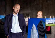 EinsPlus NIE WIEDER KEINE AHNUNG - ARCHITEKTUR, "Die ganze Architekturgeschichte in zehn Gebäuden", Der Münchner Architekt Andreas Hild erklärt Enie van de Meiklokjes die Architektur anhand von nur Zehn Gebäuden.