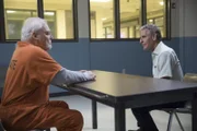 Treffen sich nach Jahren im Gefängnis wieder: Special Agent Dwayne Pride (Scott Bakula, r.) und sein inhaftierter Vater Cassius Pride (Stacy Keach, l.) ...