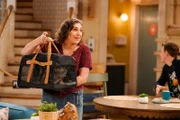 Kat (Mayim Bialik)