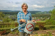 Jutta Braun erklärt ihren Gemüsegarten zur schneckenfreien Zone.