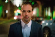 Holmes (Jonny Lee Miller) und Watson sind auf der Jagd nach einem Computerhacker, der drei Menschen auf dem Gewissen hat ...
