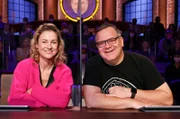 Rateteam-Kapitän Elton (r.) und die Schauspielerin Rhea Harder-Vennewald (l.) bilden ein Rateteam.