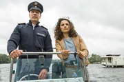 Mit Hochdruck sind Wolf Malletzke und Jasmin Sayed auf dem Weg zu Musikmanager Karsten Stritter, den sie noch erwischen wollen, bevor er wegfährt. Mit Hochdruck sind Wolf Malletzke und Jasmin Sayed auf dem Weg zu Musikmanager Karsten Stritter, den sie noch erwischen wollen, bevor er wegfährt.