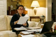 Friederike (Ursula Michelis) erkennt frustriert, Christophs Hilfe zu benötigen.