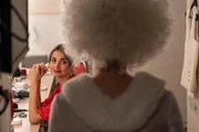Clara (Camille Dombrowski, vorne) vor ihrem Auftritt im Gespräch mit Ekaterina Leonova.