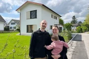 Der Traum vom Eigenheim - Neubau im Aargau Staffel 2 Folge 2 Raphael und Ramona Zeder mit ihrer Tochter. Sie brauchten einen langen Atem, bis ihr Traum vom Eigenheim wahr wurde.