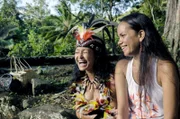 Marie-Rosalie Taata (li.) und ihre Cousine Priscille Fournier (re.) auf Nuku Hiva