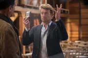 Mit raffinierten Tricks versucht Patrick Jane den Geschäftsführer des exklusiven Forager's Club, Kenyon Russell, für einen Zauberabend im Club zu begeistern.