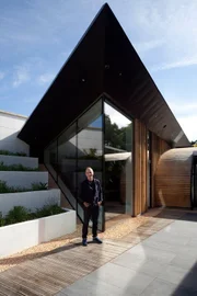Kevin McCloud Die Verwendung des sendungsbezogenen Materials ist nur mit dem Hinweis und Verlinkung auf RTL+ gestattet.