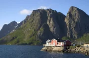 Norwegen – schroffe Landschaften aus hohen Bergkämmen und endlosen Wäldern: Jedes Jahr zieht das Land aus einem besonderen Grund Tausende Pilger an.