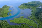 Die Straße von Malakka: Die Meerenge ist 900 Kilometer lang, liegt zwischen vier Ländern und gehört zu den meistbefahrenen Wasserstraßen der Welt.