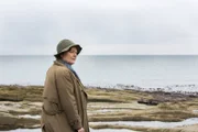 DCI Vera Stanhope (Brenda Blethyn) ermittelt an der Küste Northumberlands im mysteriösen Todesfall der Wildpark-Rangerin Gemma Wyatt.