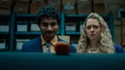 Carrie (Sofia Oxenham) ist fassungslos, als sie erkennt, was Kash (Bilal Hasna) mit seiner gut gemeinten Unterstützung angerichtet hat.