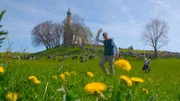 Markus Tremmel (im Bild) ist wieder auf seinem E-Bike unterwegs zu den schönsten Veranstaltungen im ganzen Freistaat. Georgiritt in Traunstein an der Ettendorfer Wallfahrtskirche.