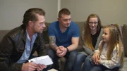 Det Müller (li.) will David und Sabrina und deren Kindern helfen