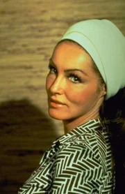 Lisa Chambers (Julie Newmar)