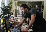 Während des "Pro-Bowl"-Wochenendes auf Hawaii untersuchen Steve (Alex O'Loughlin, l.) und Danny (Scott Caan, r.) den Mord an einem hochrangigen Mitarbeiter einer Technologie-Firma ...