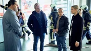 Nach einer Amokfahrt auf der Autobahn befragen Semir und Vicky beim Arbeitgeber des Amokfahrers den Geschäftsführer Lars-Ole Anderson und Hüseyin. Sie erfahren von dem Stellenabbau in der Firma.