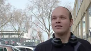 S8F03: Hobbyrapper Dominik wiederum träumt vom großen Durchbruch mit seiner Musik und hat einen Termin im Tonstudio.