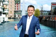 Moderator Stefan Mross freut sich auf den klangvollen Auftakt der beliebten ARD-Fernsehsendung "Immer wieder sonntags" mit Stars aus der Schlager- und Unterhaltungsbranche; live übertragen aus dem Europapark Rust.