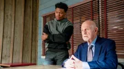 Devin Roundtree (Caleb Castille, l.); Admiral Hollace Kilbride (Gerald McRaney, r.)