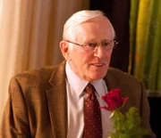 Henry Reagan (Len Cariou) genießt es, mit seiner Familie den Valentinstag zu verbringen ...