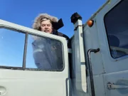 Der 53-jährige Alexander Choroschailow sorgt für freie Fahrt auf der Strecke der Polarbahn auf Jamal.