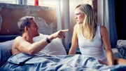 Vicky (Pia Stutzenstein) und Marc (Christopher Patten) streiten sich über Marcs Weltanschauung.