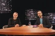 v.li.: Jens Balzer, Autor und Musikkritiker, mit Moderator Yves Bossart