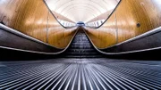 Aus den Tiefen der U-Bahn ans Tageslicht: eine Rolltreppe in der Station „Kobylisy“ in Prag