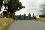 HVO-Soldaten bewachen einen Zugang nach Stupni Do, um zu verhindern, dass während des Angriffs jemand in den Ort eindringt.