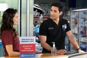 Flirt am Arbeitsplatz: Torrey DeVitto als Dr. Natalie Manning, Dominic Rains als Dr. Crockett Marcel
