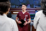 Chicago Med Staffel 6 Folge 14 Kümmert sich um den Nachwuchs: Brian Tee als Dr. Ethan Choi (M.)
