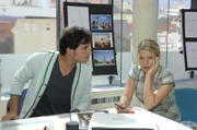 Anna (Jeanette Biedermann, r.) entwickelt mit Alexander (Paul Grasshoff, l.) einen Plan ...