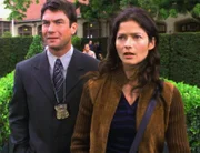 Detektive Hoyt (Jerry O'Connell) und Jordan (Jill Hennessy) betreten mit gemischten Gefühlen die Nervenklinik. Zwei Frauen wurden hier schon ermordet.
