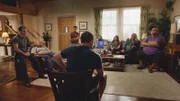 Steve McGarrett (Alex O'Loughlin) ist von der Intervention wenig begeistert: Danny (Scott Caan) macht sich große Sorgen um Steves Gesundheit und versammelt deshalb Freunde und Kollegen in dessen Haus.