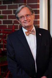 Donald Mallard (David McCallum)