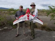 Hawaii - Marty Morgan und Pete Kelsey mit der Firefly 6 Pro Drohne von Pete.