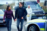 Dana (Gizem Emre) und Max (Nicolas Wolf) an der Unfallstelle, Sie nehmen die Ermittlungen zum Tod von Jette auf.
