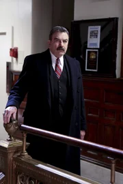 Während Danny erfährt, dass Jack nach seinem Abschluss der Marine beitreten möchte, kommt NYPD-Chef Frank (Tom Selleck) Polizeischülern auf die Schliche, die offensichtlich ihre Psychologieprüfungen gefälscht haben ...