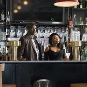 Traut ihren Augen nicht, als sie Ernie nach zwölf Jahren wiedersieht: Donna (Nikiya Mathis, r.). Doch was hat Brown (Evan Parke, l.) jetzt mit dem Ex-Häftling vor?