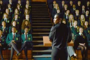 Kate (Michaela Coel) führt die Arbeit weiter, die ihre Mutter angefangen hat. Dabei heften sich auch die alten Verfolger ihrer Mutter an ihre Fersen.