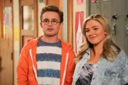 Adam Goldberg (Sean Giambrone, l.); Dana Caldwell (Natalie Alyn Lind, r.)