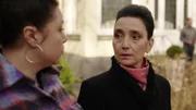 Vanessa (Julia Augustin, l.) atmet auf, als Jenny Simone (Tatjana Clasing) doch noch zur Seite steht.