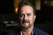 Steve LaMar, Sierras Vater  Die Verwendung des sendungsbezogenen Materials ist nur mit dem Hinweis und Verlinkung auf RTL+ gestattet.