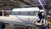 Seitenwände und Fußböden werden im Werk gefertigt.