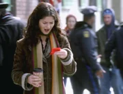 Jordan (Jill Hennessy) erhält schlechte Nachrichten: Ein Polizist ist bei einem Einsatz erschossen worden.
