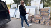 Robert hat einen neuen Wahn - Krempel von Saint Tropez nach Dubai verschiffen. In Containern werden zwei Autos, Kunst, Dekoration, Schuhe und Olivenöl verschifft. Parallel wird die Solaranlage auf das Dach der Villa Geissini montiert.
