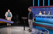 Moderator Alexander Bommes (2.v.l.) mit den Kandidat:innen: Reiner Schreiber (l.), Celina Dienstag (3.v.r.), Jörg Hoffmann (2.v.r.) und Patricia Ginetto (r.).