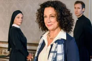 Was will Jenny Winter beim Weihbischof? (v.li.: Nina Hoger, Barbara Wussow, Markus Boniberger).